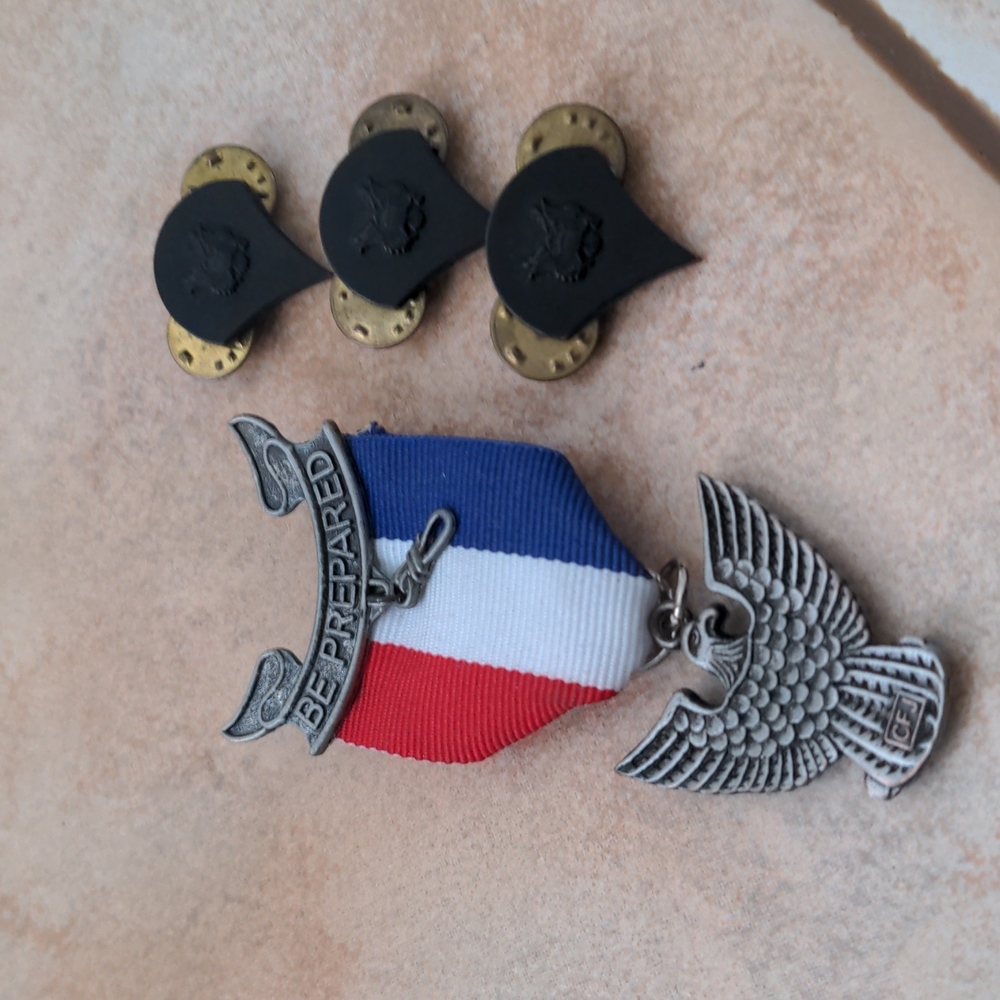 Boys scouts + army pin bundle of 4